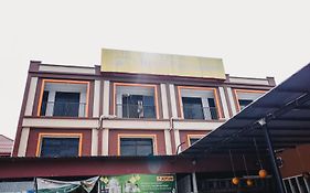 Reddoorz Plus Near Sultan Hasanuddin Airport